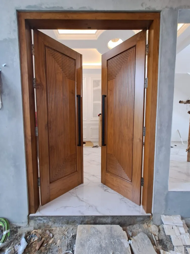 1 Pintu utama jati